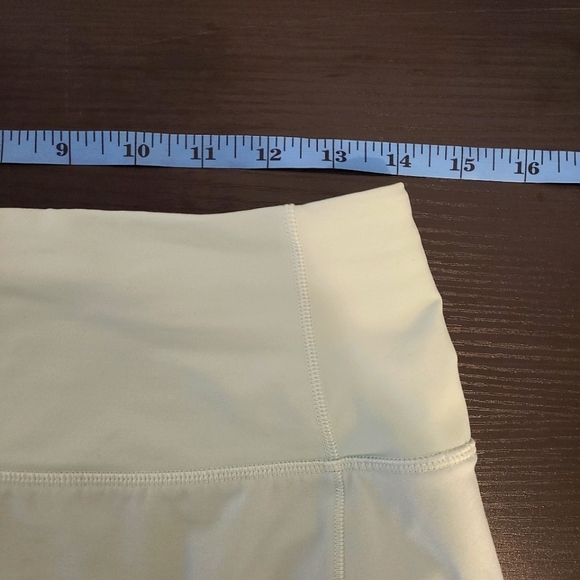 EUC Lululemon Speed Short in Sea Mist Sz 6 - Picture 6 of 10